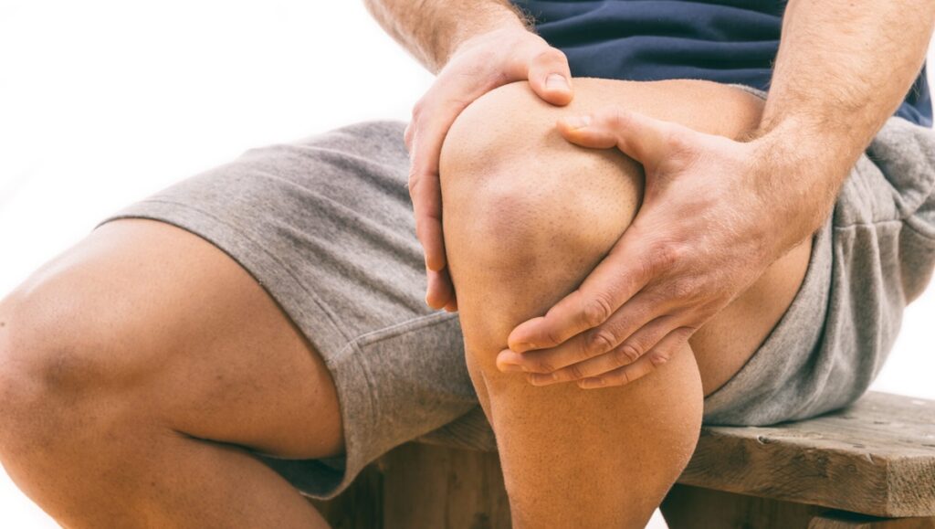 The knee is a marvel of engineering, but with so many moving parts, injuries are all too common. Sprains, fractures, meniscus tears, and osteoarthritis can sideline even the most active people. While traditional medicine often recommends knee replacement surgery for severe injuries, this invasive procedure comes with a lengthy recovery time and potential complications.